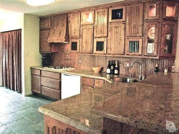 5th image of 905 Holly Knoll Dr