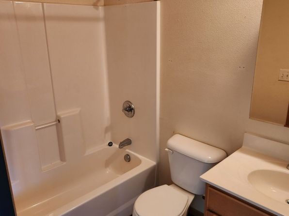 Stanley 513 3rd St SE - 201, 502 3rd St NE, Stanley, ND 58784
