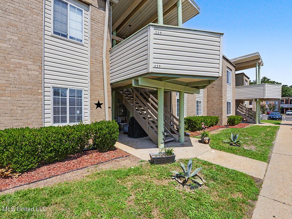 1st image of 245 McDonnell Ave APT 125