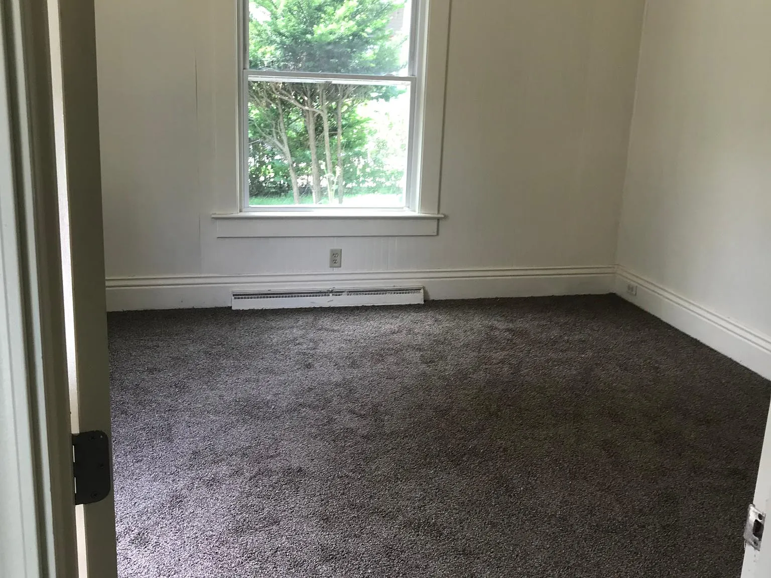 3 bed, 1400 sqft, $1,300 — Photo 4