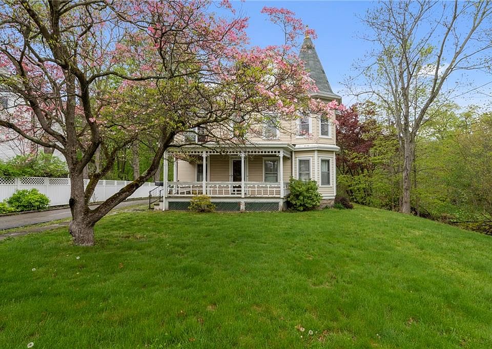 681 Washington St, Coventry, RI 02816 Zillow