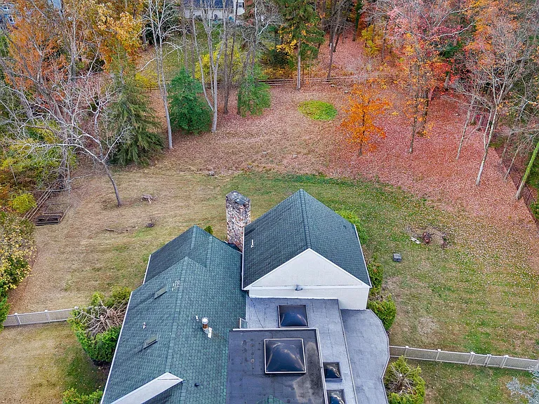 244 Mathers Rd — Photo 50