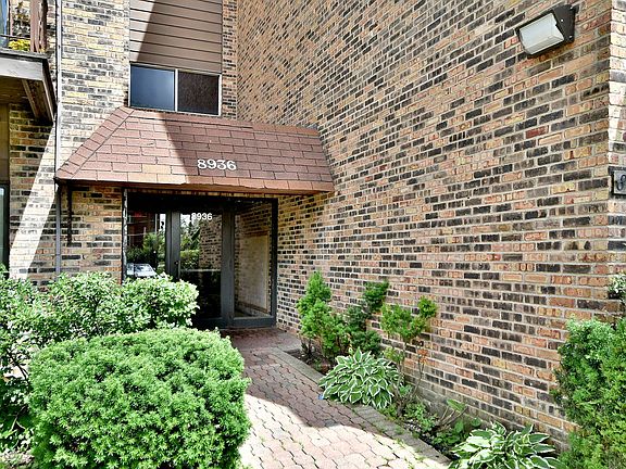 2nd image of 8936 Parkside Ave #201