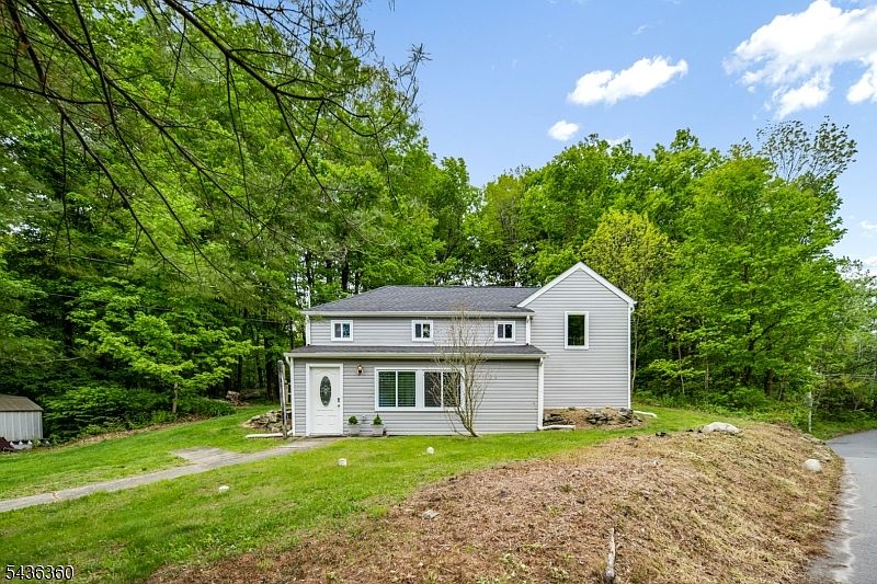 1st image of 22 Paddock Ave