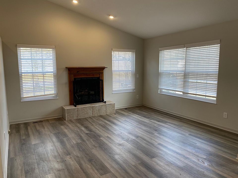 1st image of 9 Highridge Dr