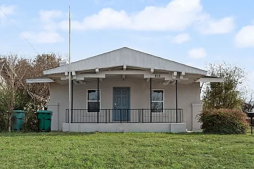 815 N Travis St Photo 1