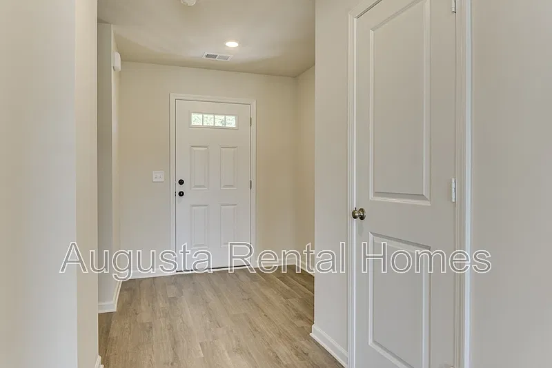 4 bed, 2.5 bath, 2075 sqft, $2,175 — Photo 4