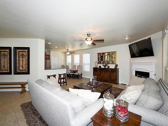4th image of 235 Parkview Ter