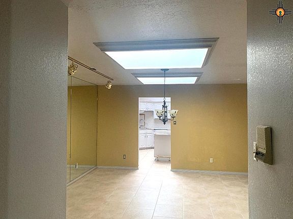 5th image of 605 W Gold Ave