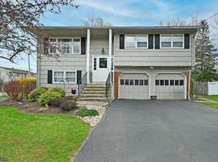 71 Clover Hill Dr, Flanders, NJ 07836