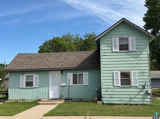 412 SW 2nd St, Madison, SD 57042