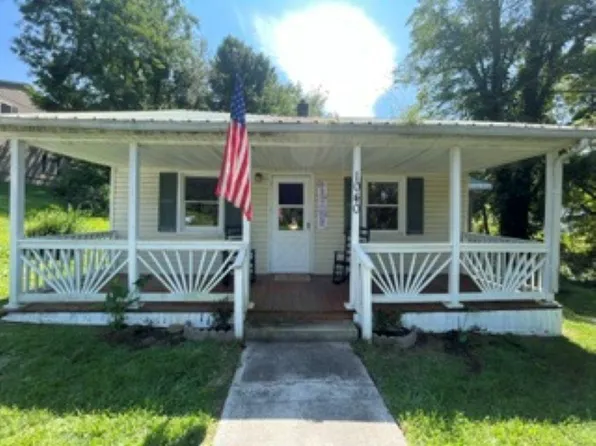 1040 Long St, Christiansburg, VA 24073