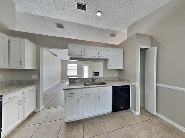 8706 Woodcamp Dr, Houston, TX 77088