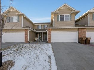 8601 Dunrovin Rd, Lincoln, NE 68526