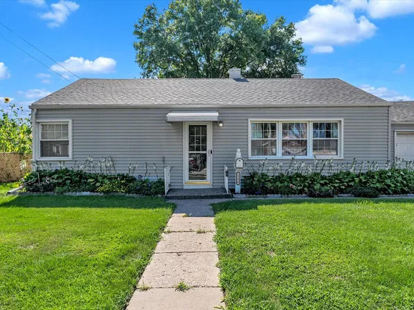 1208 18th St, Bettendorf, IA 52722