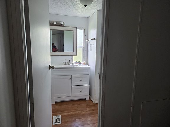 5th image of 2901 Callahan Rd