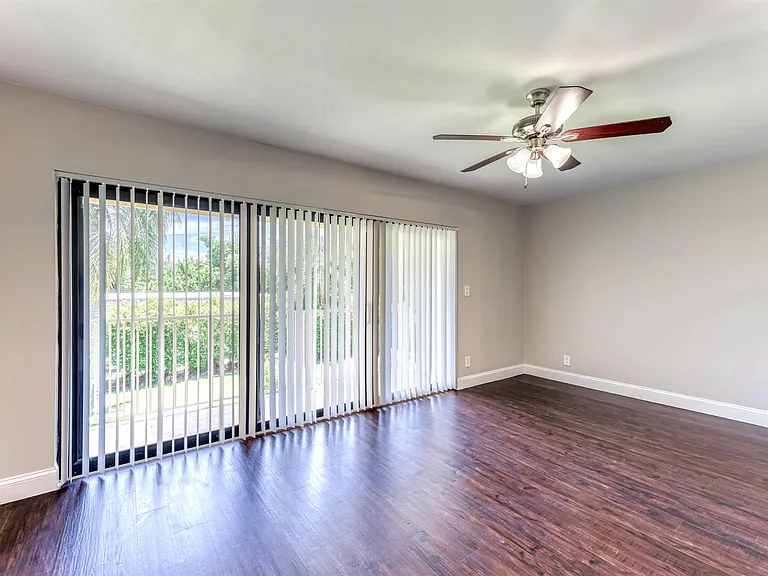 660 Coventry St #6 — Photo 15