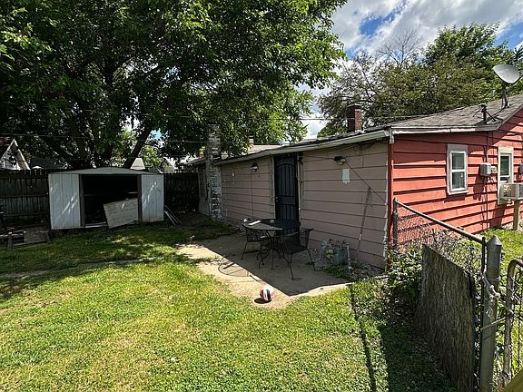 2nd image of 2754 S Lyons Ave