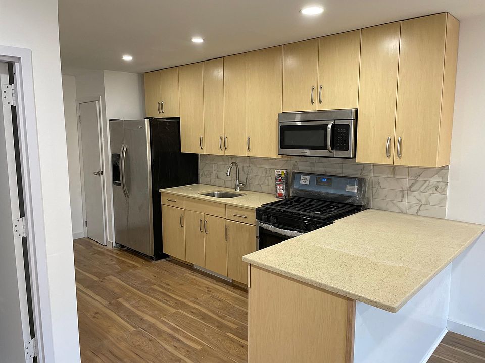 1st image of 140 South St