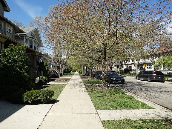 2nd image of 1329 W Glenlake Ave