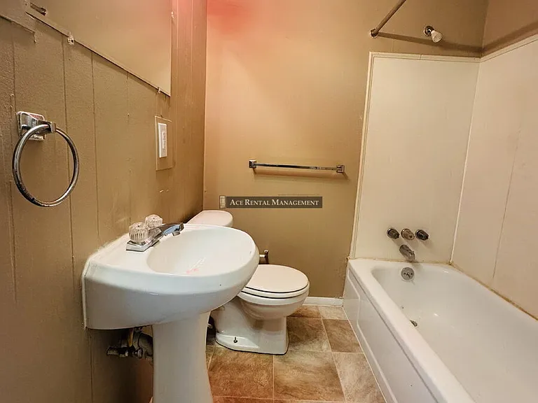 1122 Dallas St #6 — Photo 7