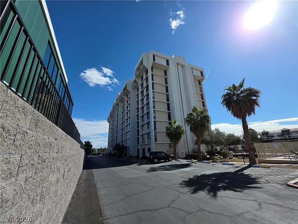 2 bed, 2.0 bath, 1321 sqft, $1,550 — Photo 1