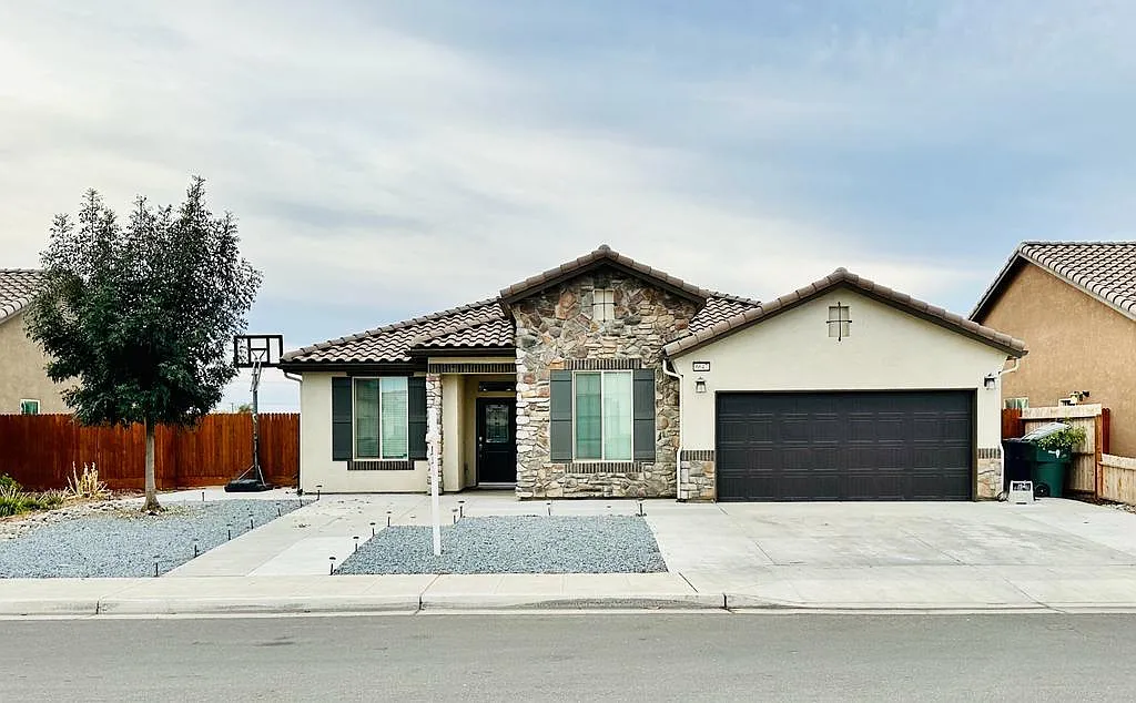 E Truman Ave, Fresno — Photo 1