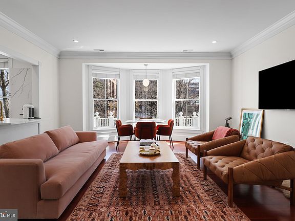 4th image of 900 N Washington St Unit 201E