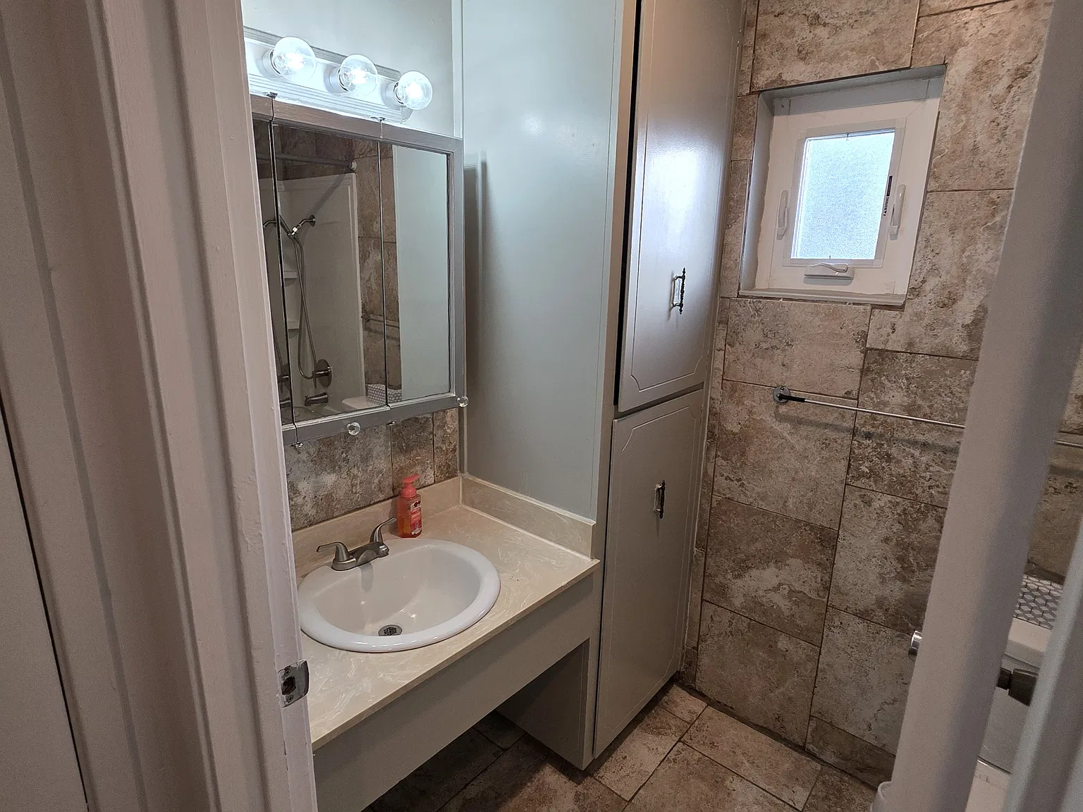 2 bed, 1.5 bath, 1000 sqft, $2,200 — Photo 4