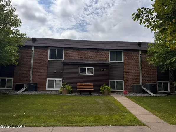 2501 26th Ave S APT 21, Grand Forks, ND 58201