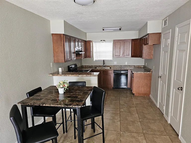 1500 Oleander Dr #A — Photo 4