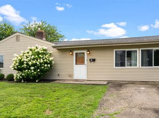51 Tall Pine Ln, Levittown, PA