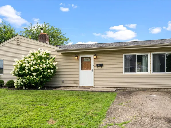 51 Tall Pine Ln, Levittown, PA 19054