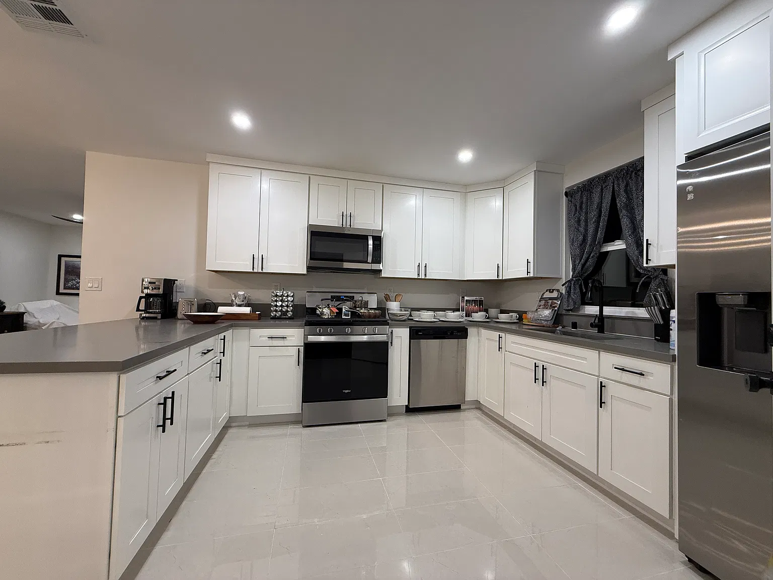 4 bed, 1336 sqft, $7,600 — Photo 4