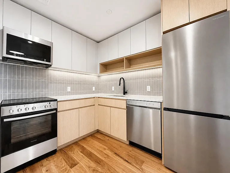 205 Cabrini Blvd #3D — Photo 8