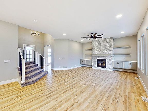 4th image of 20909 Monroe Cir