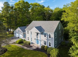 33 Diniz Dr, Raynham, MA 02767