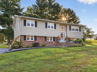 136 Patriot Cir, Bristol, VA 24201