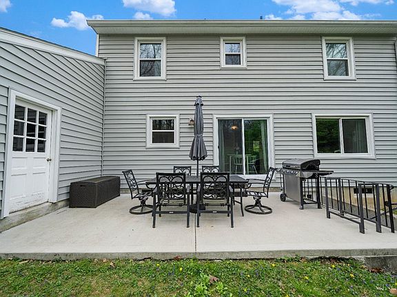 3rd image of 5852 Bluespruce Ln