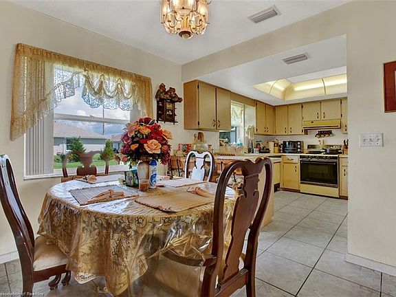 5th image of 2410 Jackson Heights Dr