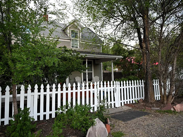 332 Howard St — Photo 2
