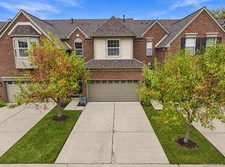 41351 N Maplewood Dr, Canton, MI 48187
