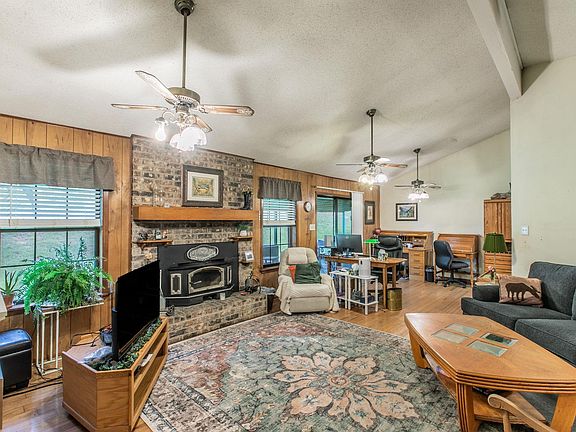 3rd image of 136 Redbird Ln