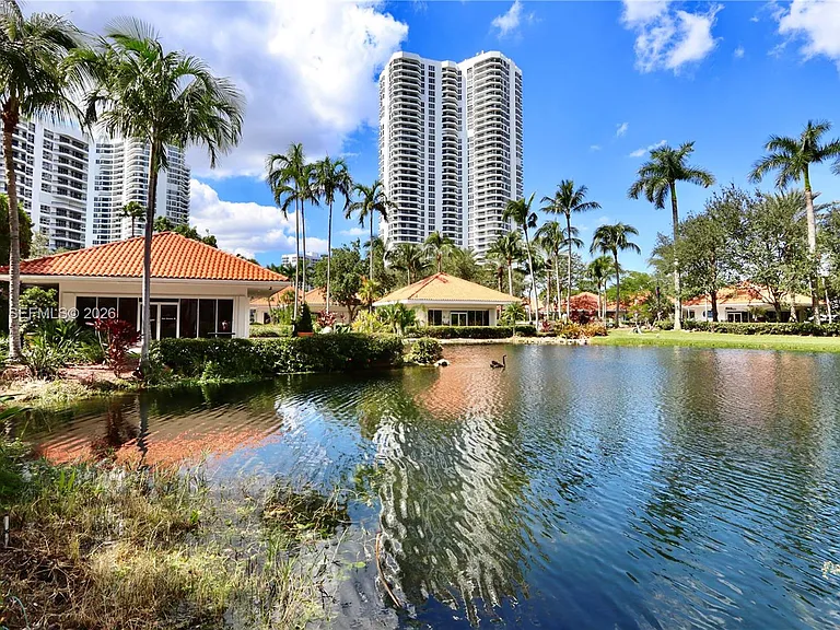 3600 Mystic Pointe Dr #1115 — Photo 56