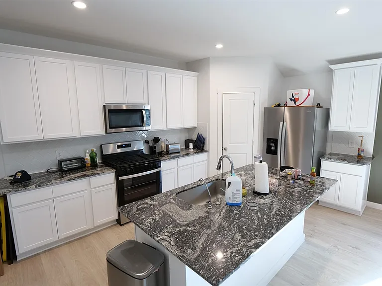 1303 Lucciola Ln — Photo 10