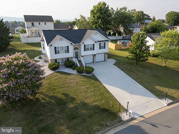 2nd image of 975 Seldon Dr