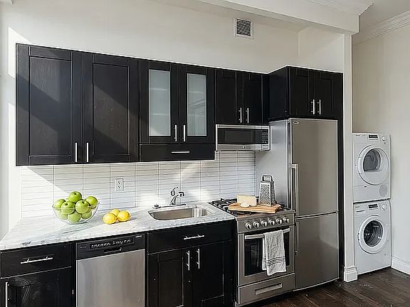 2nd image of 350 3rd Ave APT 2D