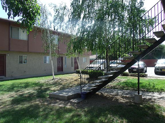 2nd image of 1607 Lincoln Blvd APT 27