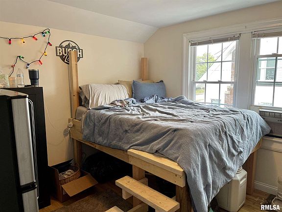 5th image of 606 W Mill St