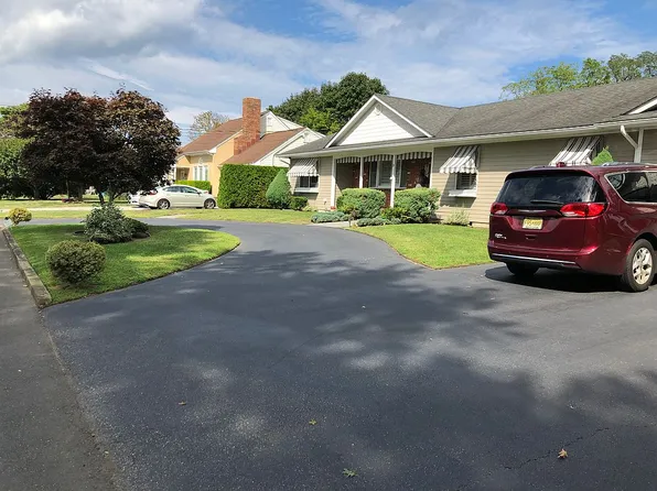 19 Columbus Dr, Monmouth Beach, NJ 07750